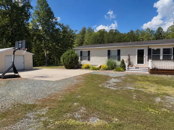 1029 Hickory Creek Rd, Louisa, VA 23093