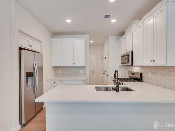 317 Sadie Cir, New Brunswick, NJ 08901