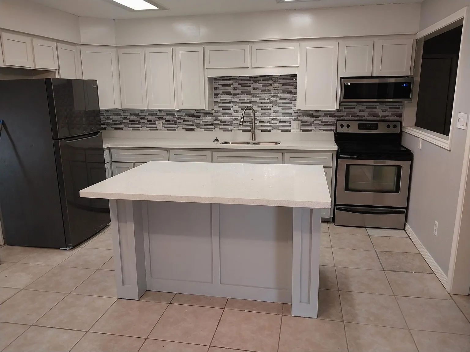 4 bed, 1596 sqft, $2,000 — Photo 2