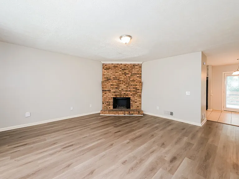 5353 Ridgemere Ct — Photo 4