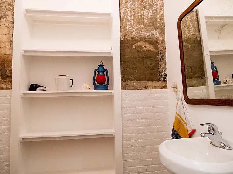 424 Van Brunt St #2 — Photo 8