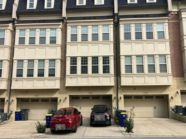 722 River Mist Dr #223, Oxon Hill, MD 20745