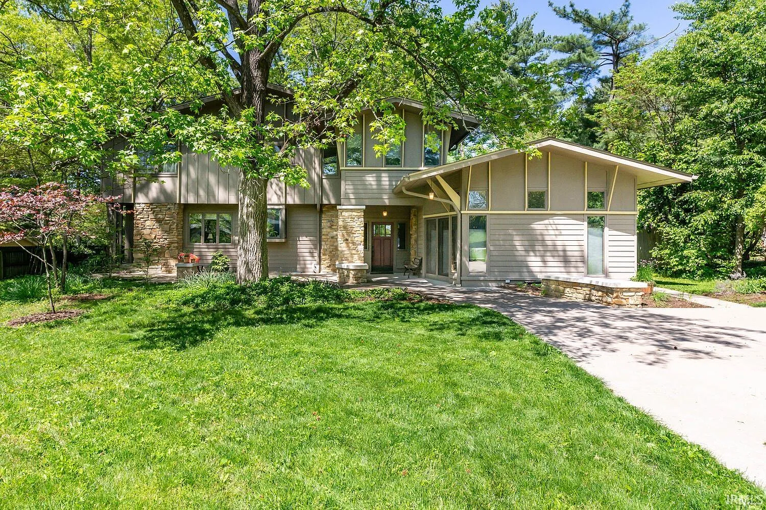 1112 S Brooks Dr photo 1