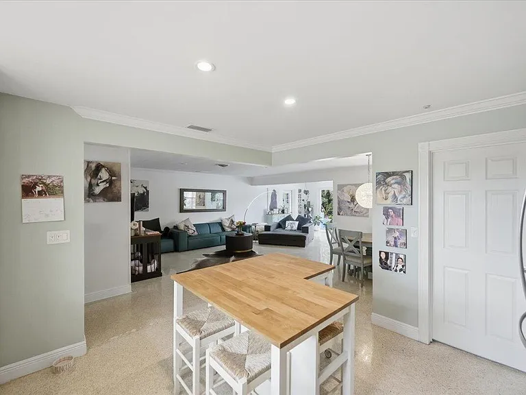 206 SE Wentworth Dr — Photo 12