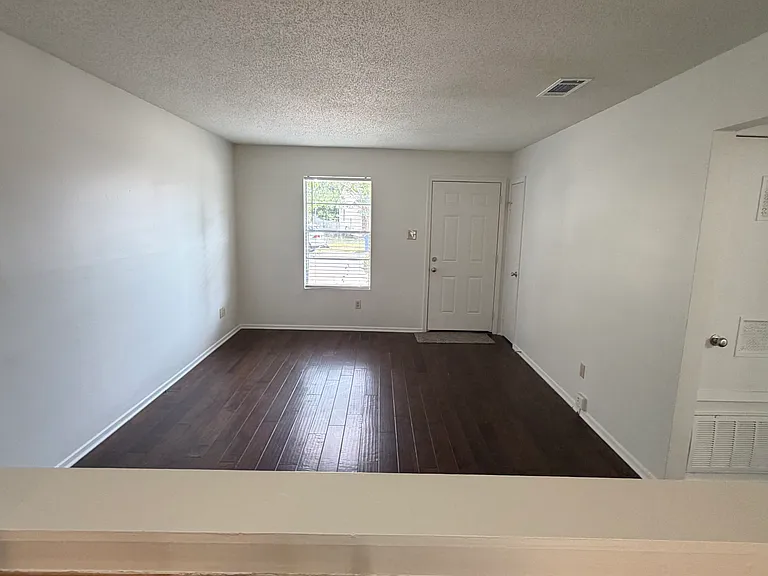 9 Southland Ct — Photo 1
