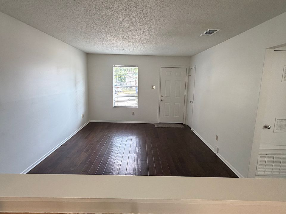 1st image of 9 Southland Ct