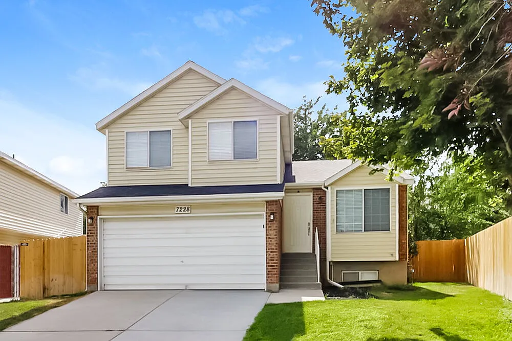 4 bed, 2.0 bath, 1783 sqft, $2,660 — Photo 1