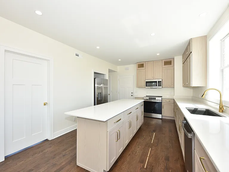 Front Apt - Kitchen