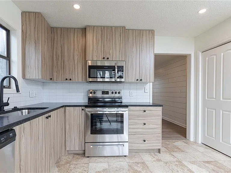 1601 Walker St SE #B — Photo 9