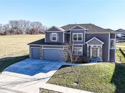 2401 SW Farmstead Ct, Lees Summit, MO, 64082