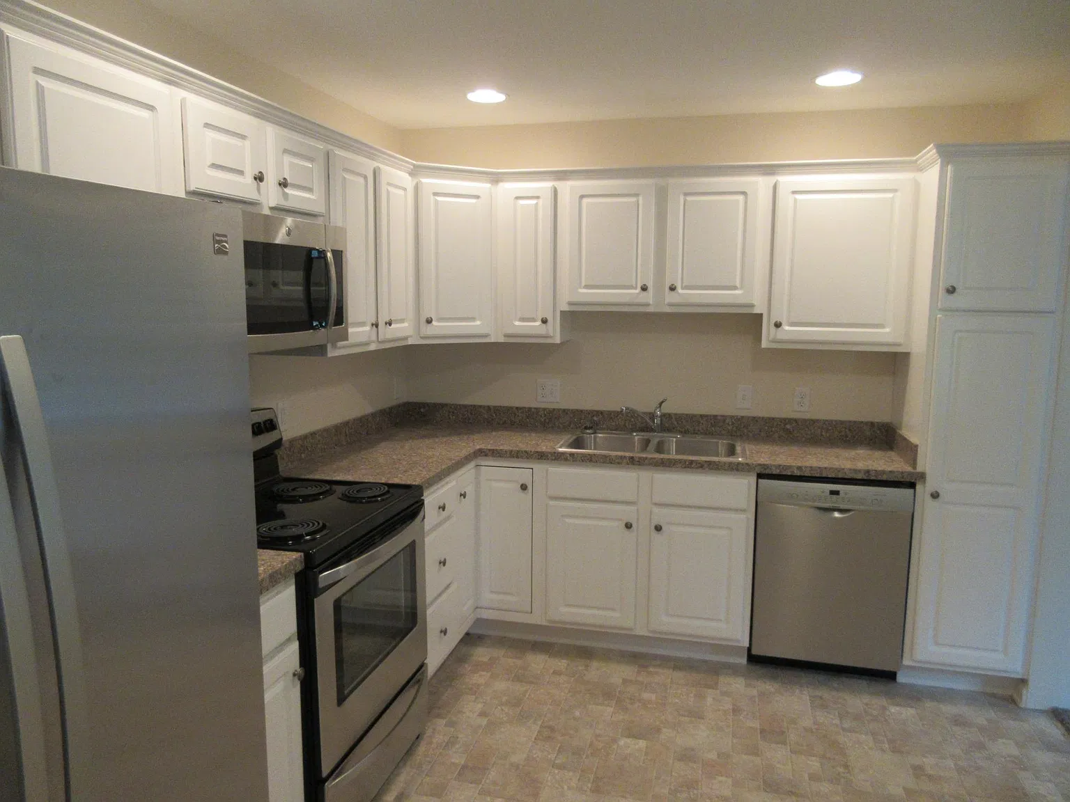 3 bed, 1700 sqft, $2,300 — Photo 2