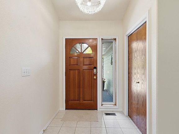 4th image of 616 E Martingale Ct