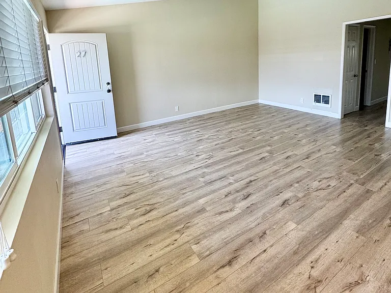 San Remo Apartments — Photo 7