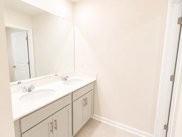 132 Scotsway Ct — Photo 5