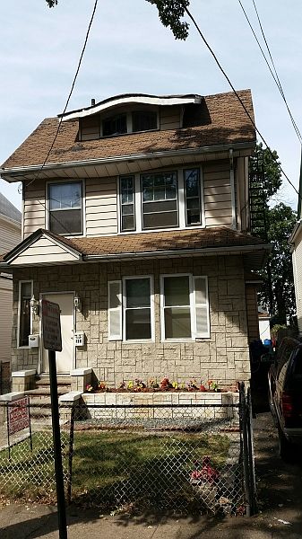 1st image of 162 Van Buren St