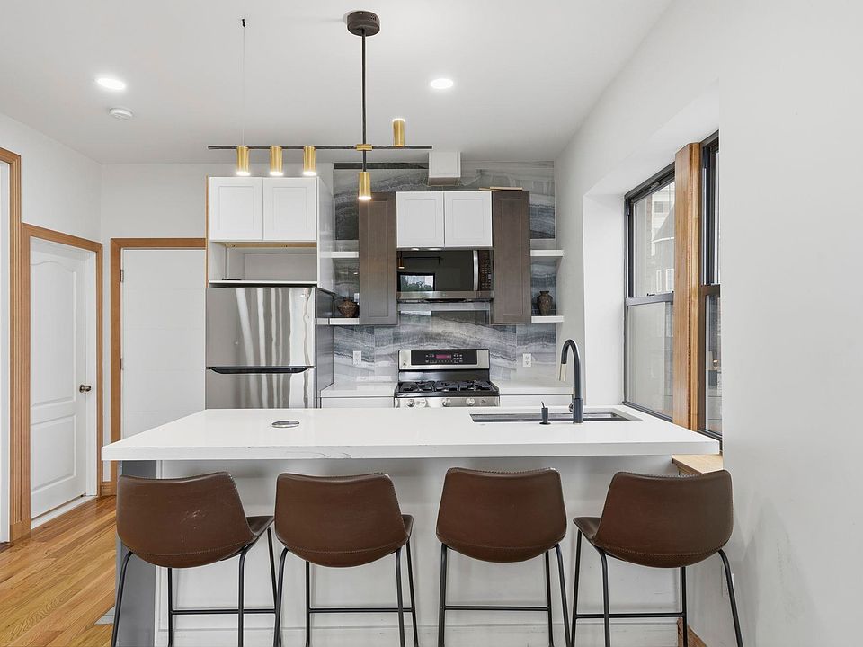 1st image of 25 High St APT 3
