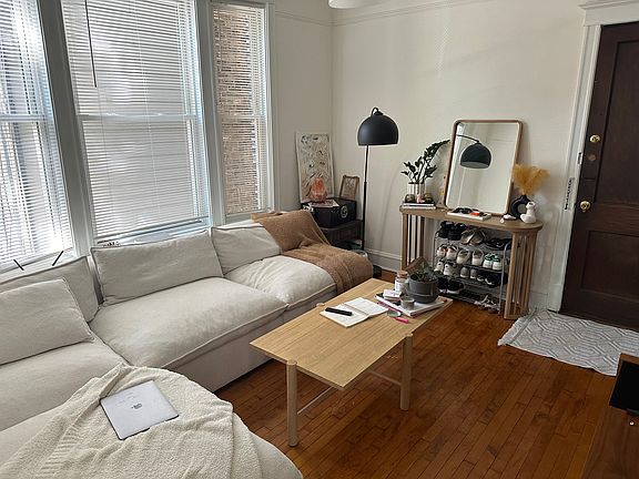 4th image of 1941 W Evergreen Ave APT 2R