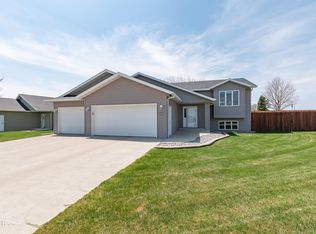 4701 Lewis Rd NW, Mandan, ND 58554