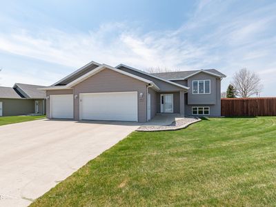 4701 Lewis Rd NW, Mandan, ND, 58554