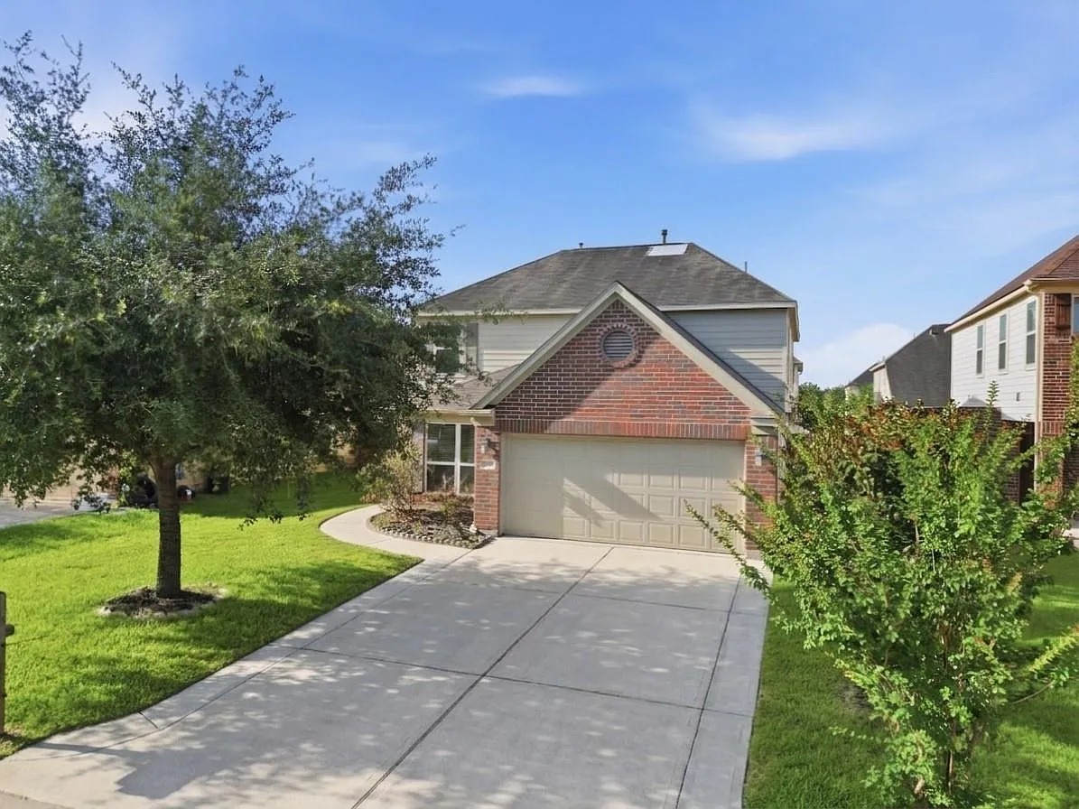 4 bed, 2.5 bath, 2530 sqft, $2,200 — Photo 3