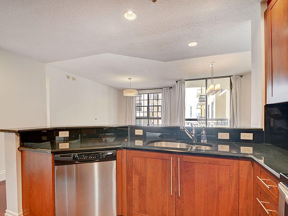 4th image of 701 S Olive Avenue #727