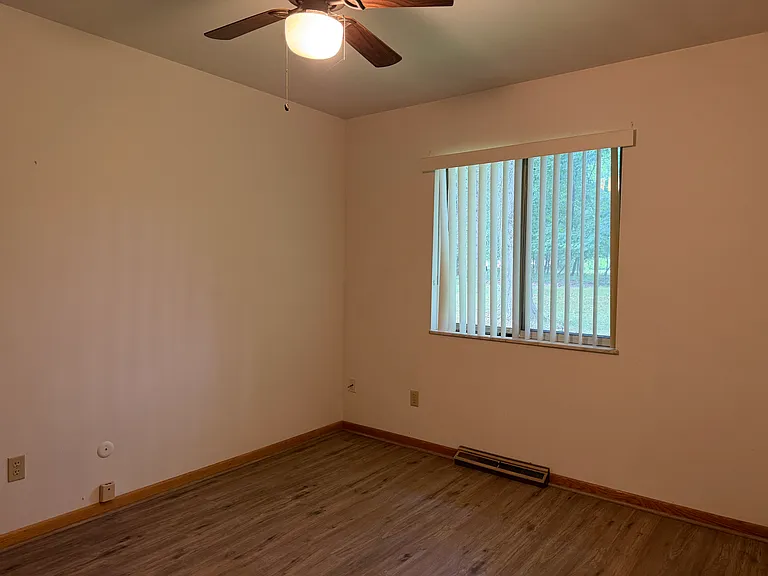 1579 Robin Ln — Photo 6