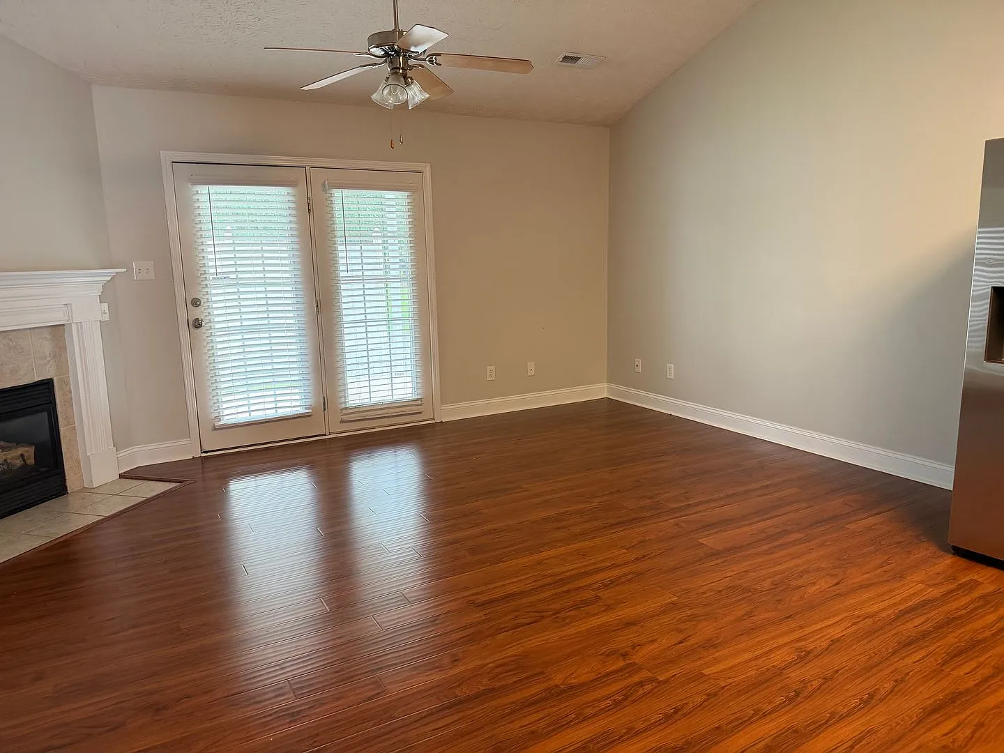 2 bed, 2.0 bath, 1080 sqft, $1,800 — Photo 4
