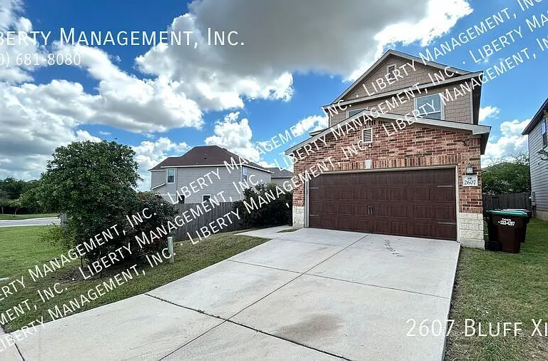 2607 Bluff Xing — Photo 2