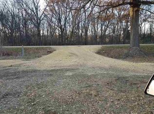 15600 Waller Rd, Fulton, IL 61252