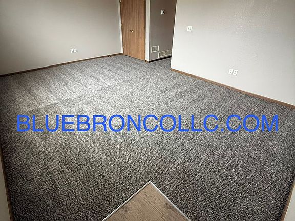 2nd image of 619 Willow Ln APT B