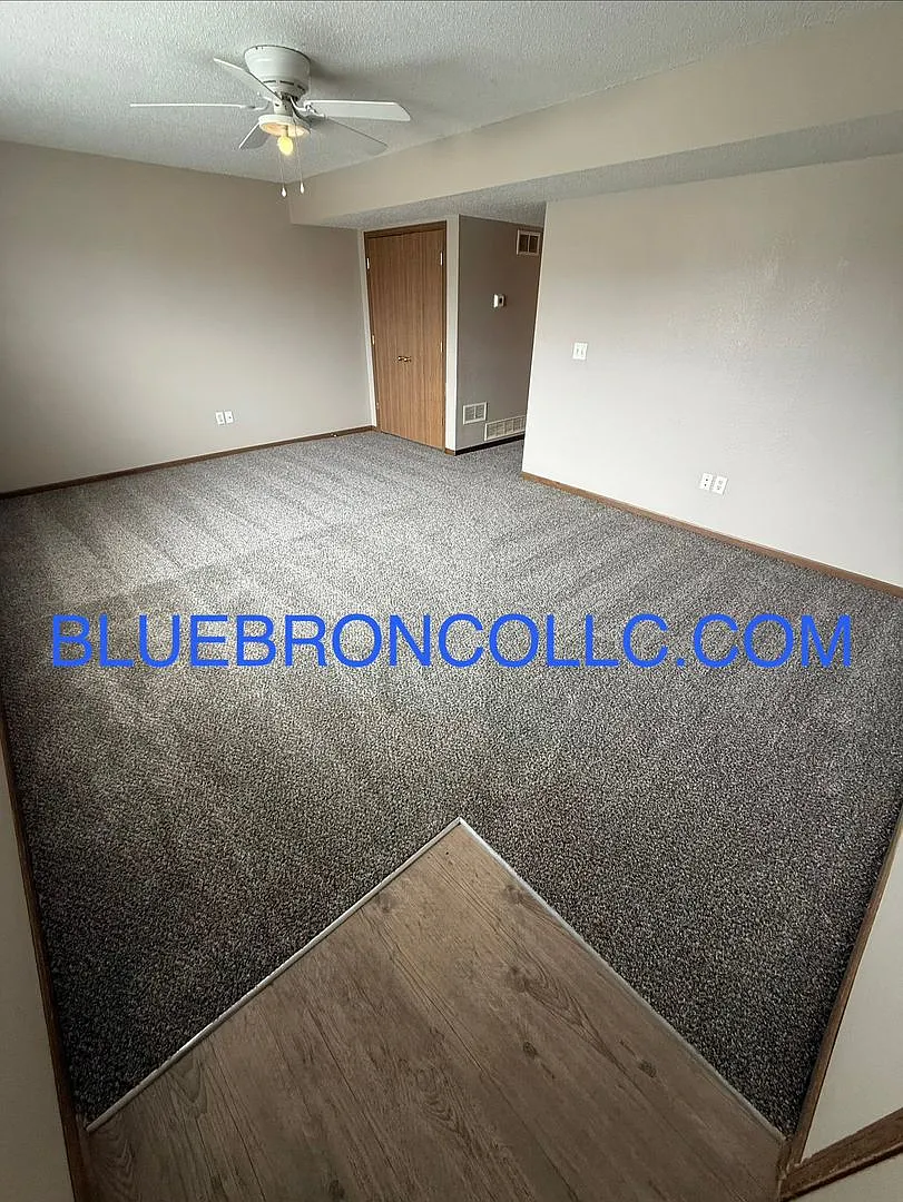Building Photo - 619 Willow Ln #B