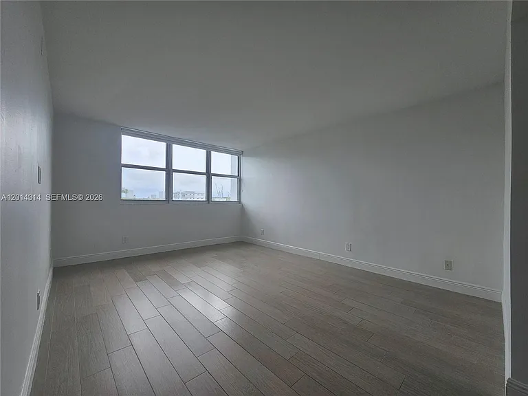 16546 NE 26th Ave #5H — Photo 10