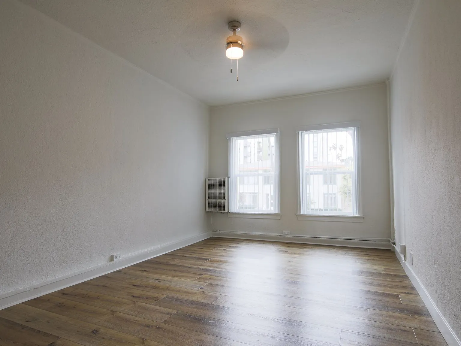 Mariposa Apartments | Classic Apartments in Koreatown — Photo 4