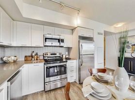 2220 Lake Shore Blvd W