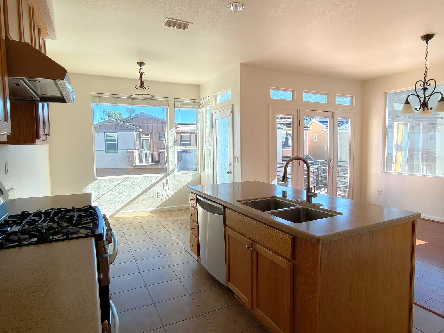 3 bed, 1753 sqft, $4,500 — Photo 3