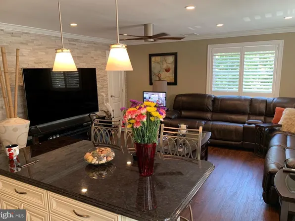 15 Kresson Rd, Cherry Hill, NJ 08034