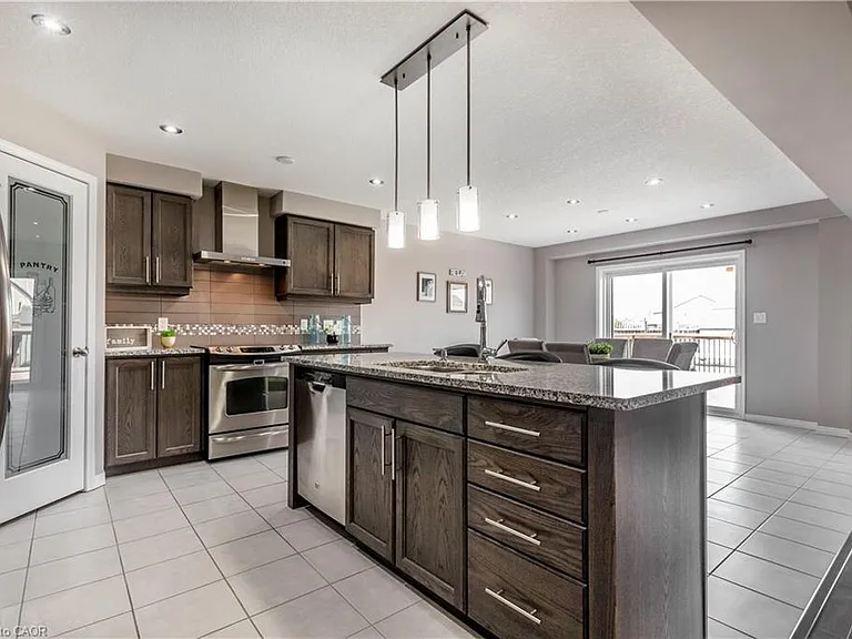 508 Netherwood Cres — Photo 11