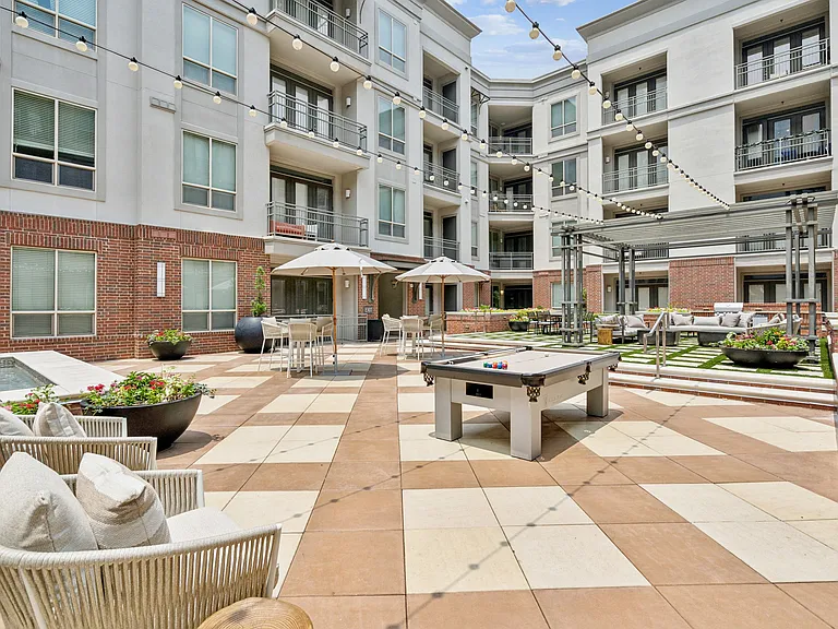 ALARA Uptown Luxury Apartments — Photo 14