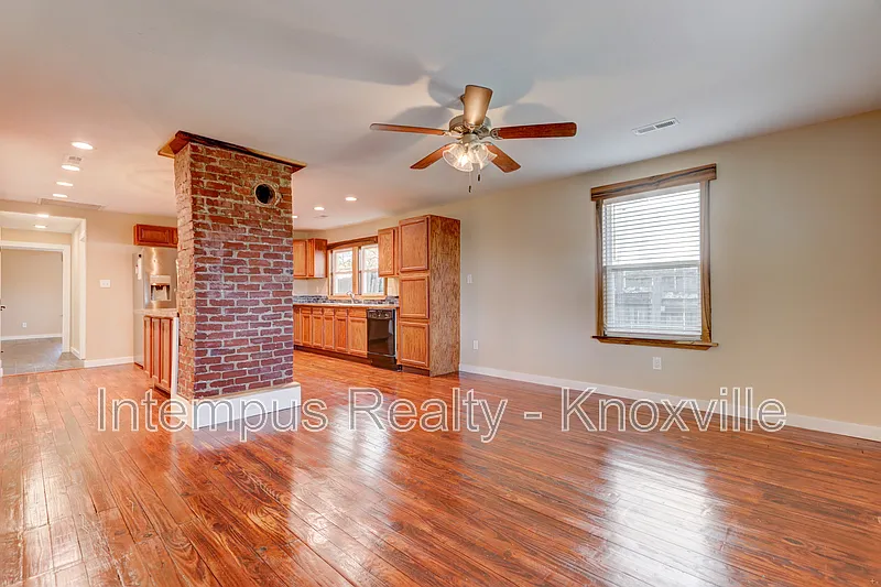 4 bed, 2.0 bath, $3,100 — Photo 3