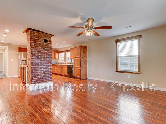 3rd image of 605 Booth St