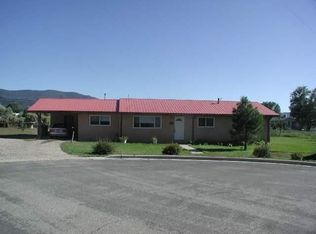 227 Victor Ct, Taos, NM 87571