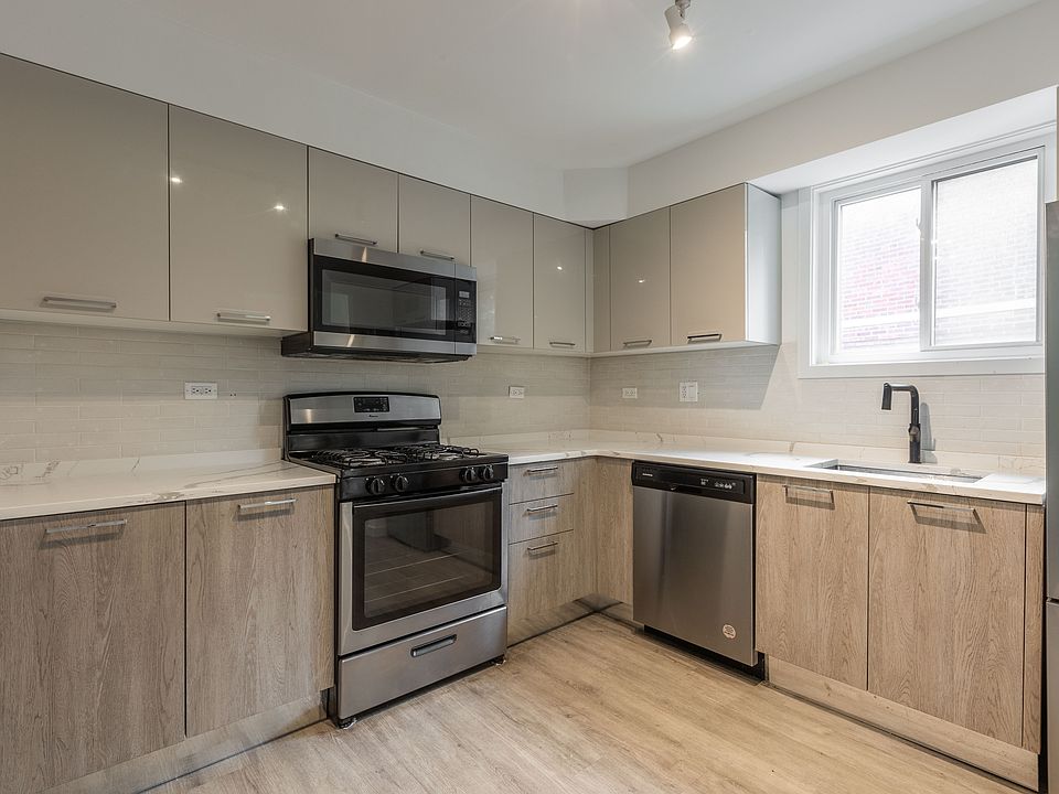 1st image of 7621 N Sheridan Rd #1
