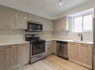 7621 N Sheridan Rd #1, Chicago, IL 60626
