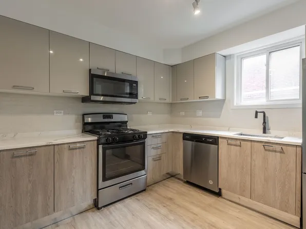7621 N Sheridan Rd, Chicago, IL