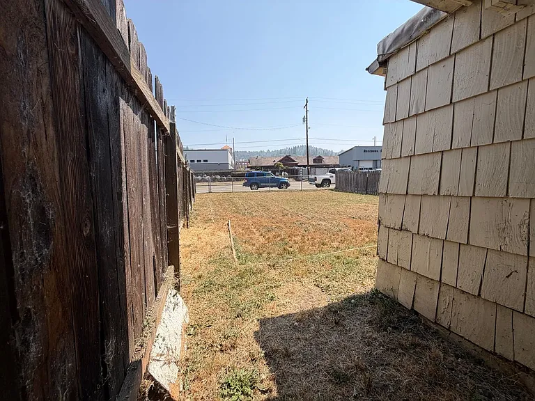 653 SE Parrott St — Photo 9
