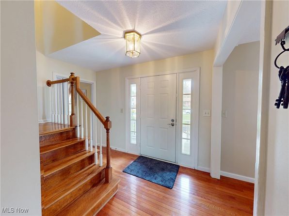 448 Lassiter Dr, Highland Heights, OH 44143