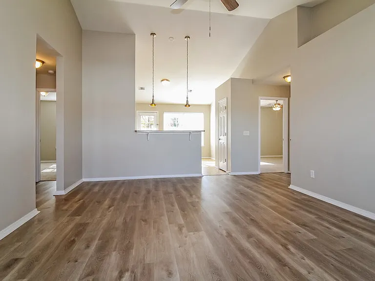 1016 NW 14th Pl — Photo 3