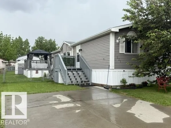 221 Oak Wood Dr NW, Edmonton, AB T6P 0A4