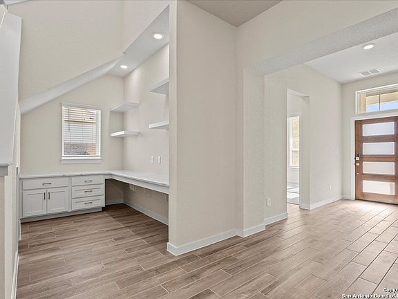 3rd image of 1608 Seekat Drive
