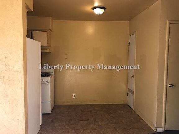 3rd image of 1409 E Cambridge Ave APT B